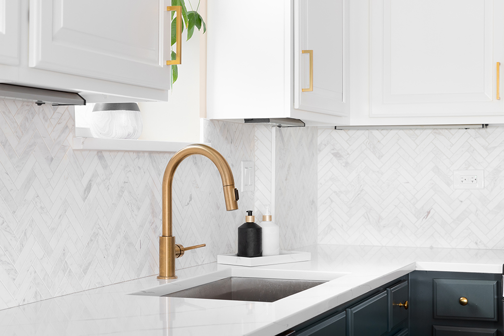 a-plumbers-guide-on-choosing-the-right-faucet-for-your-kitchen-sink